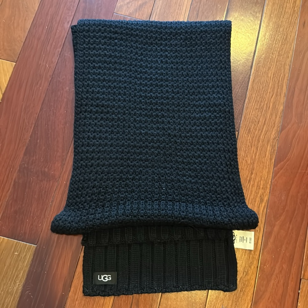 NWT UGG Knit Textured Scarf - Black